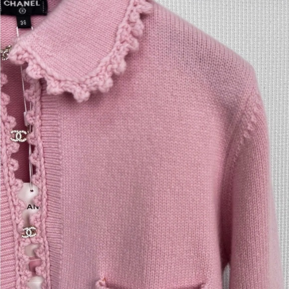 Chanel Knit separate blazer goes with bow blouse. - Picture 5 of 6